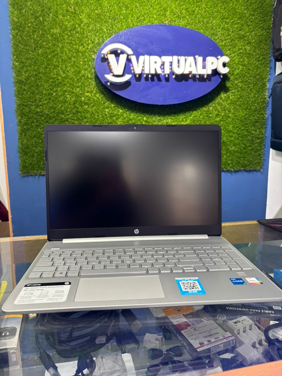 HP i5-1135G7 8GB RAM 512GB SSD NVME 15-DY2152wm 15.6" FHD *Nueva* - Image 2