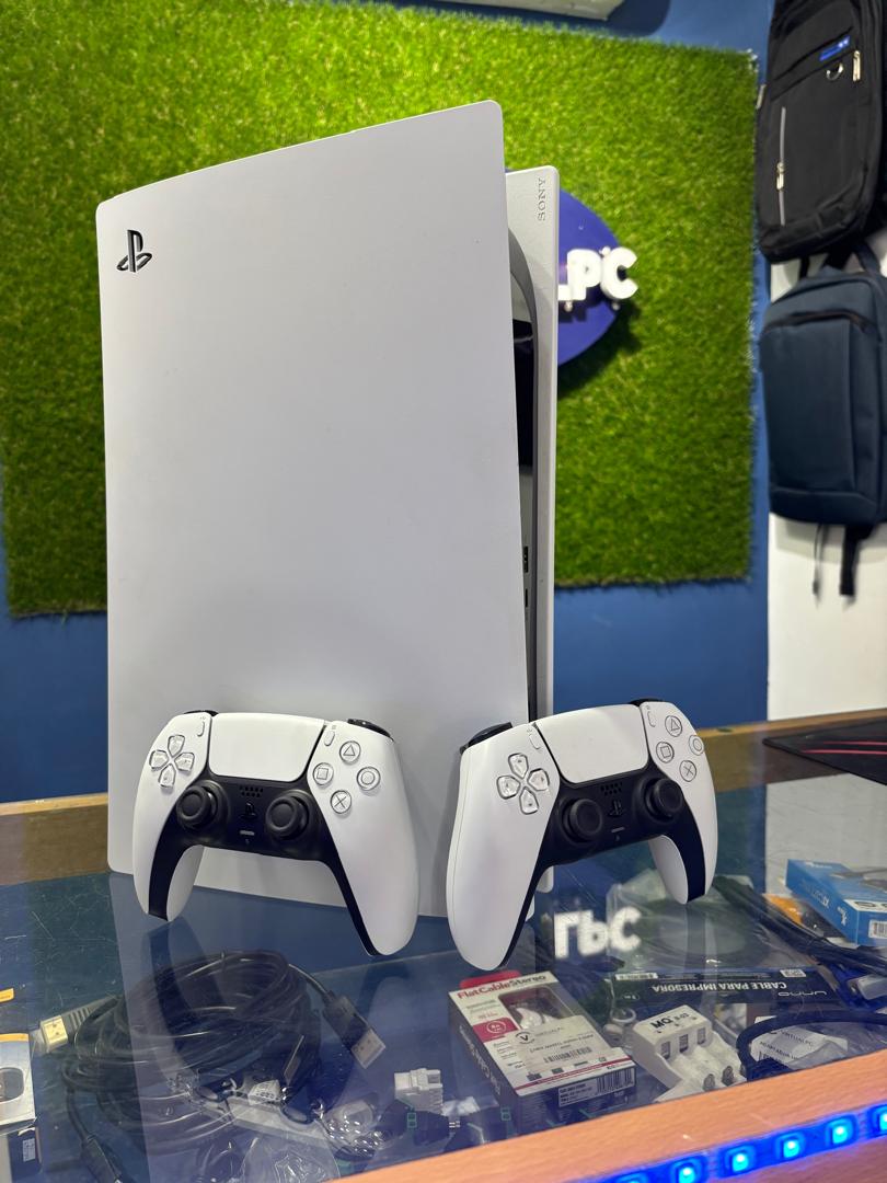 Consola Sony Playstation 5 Slim Digital Edition 825GB + 1 Control (Refurbished Grado A)
